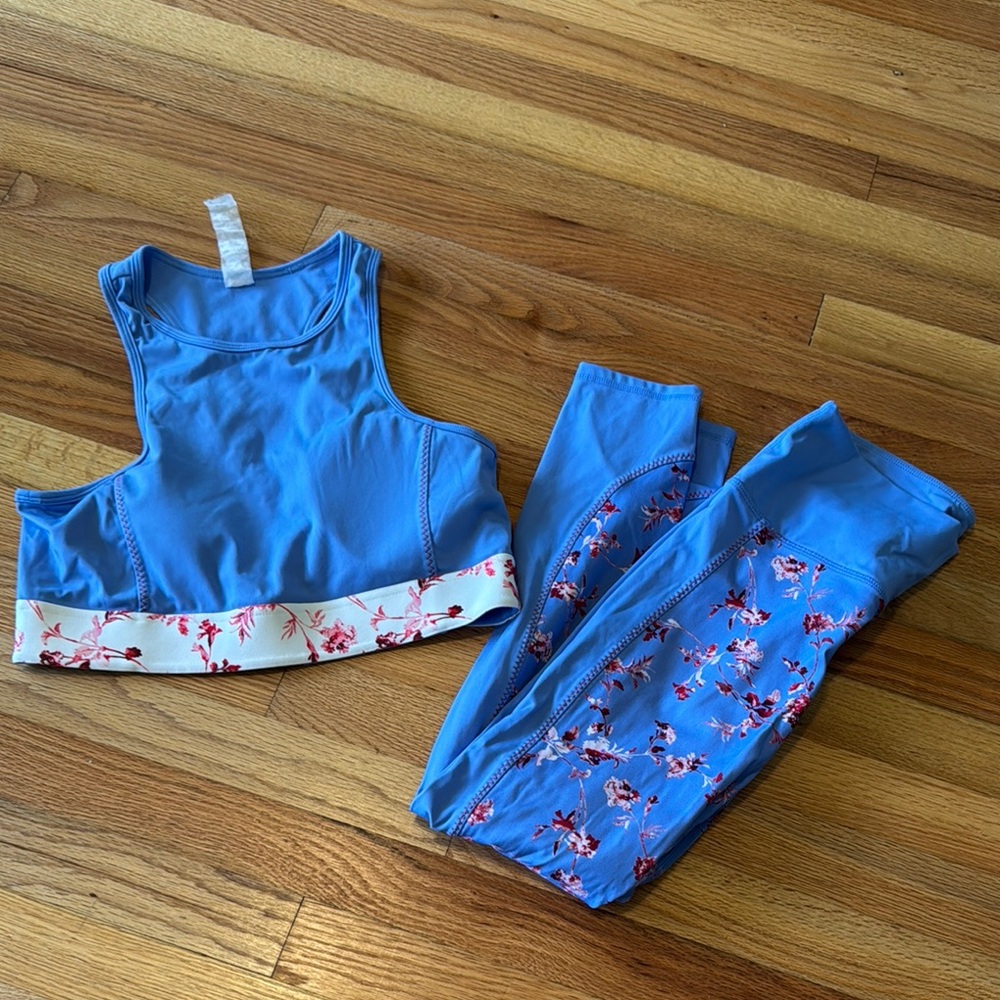 Fabletics Blue Floral Accent Leggings and Sports Bra Set